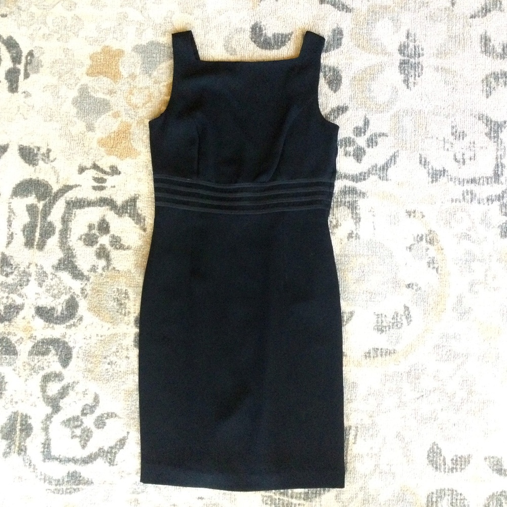 Black sleeveless dress